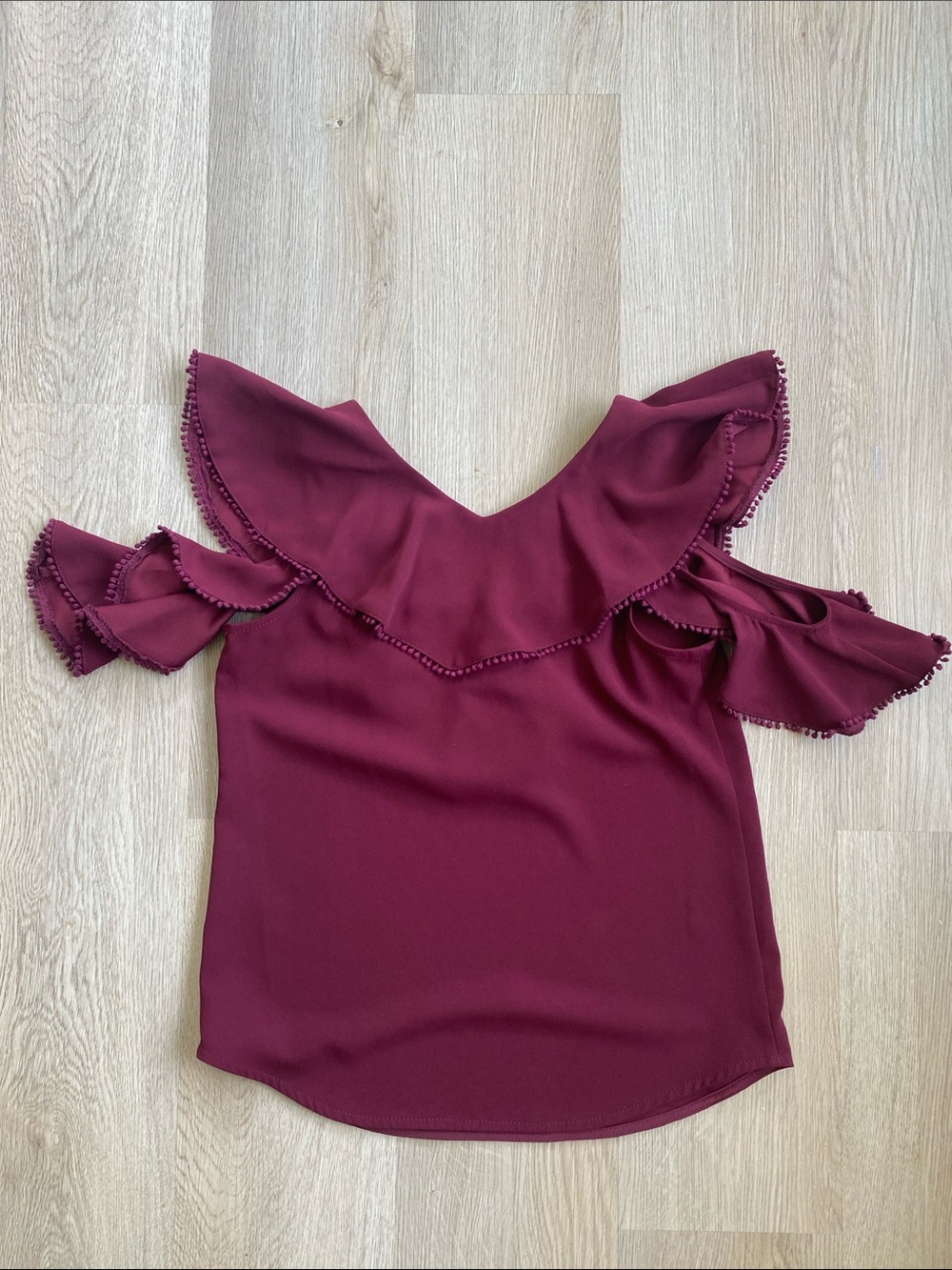 Trina Turk Burgundy Ruffle Sleeve Cold Shoulder Blouse V-Neck Flutter Sleeve Top - Picture 9 of 10